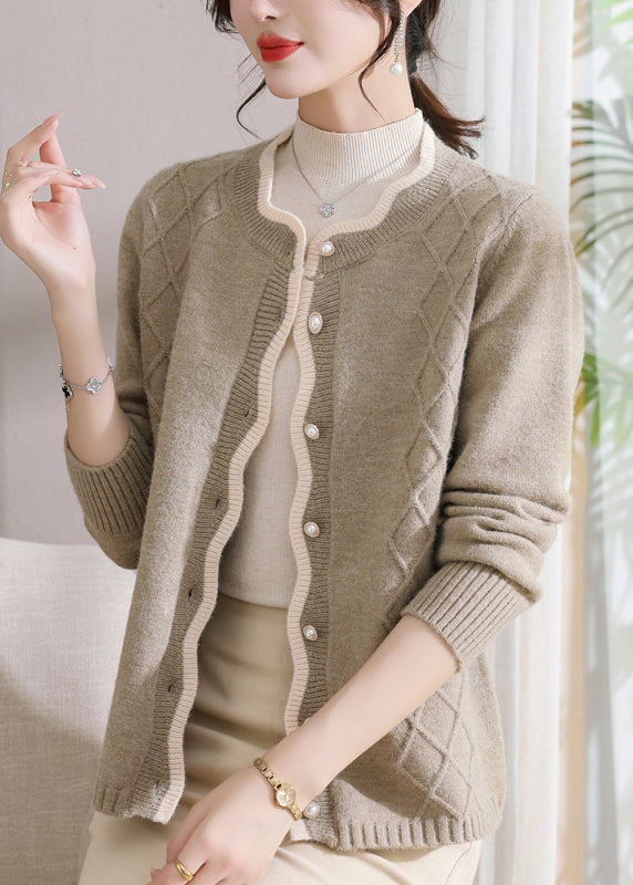 Effortlessly Elegant Coat with a Timeless Design