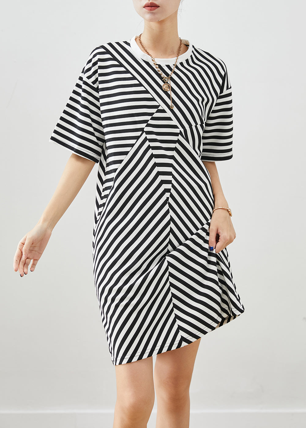 Beautifully Finished Dress in a Timeless Design