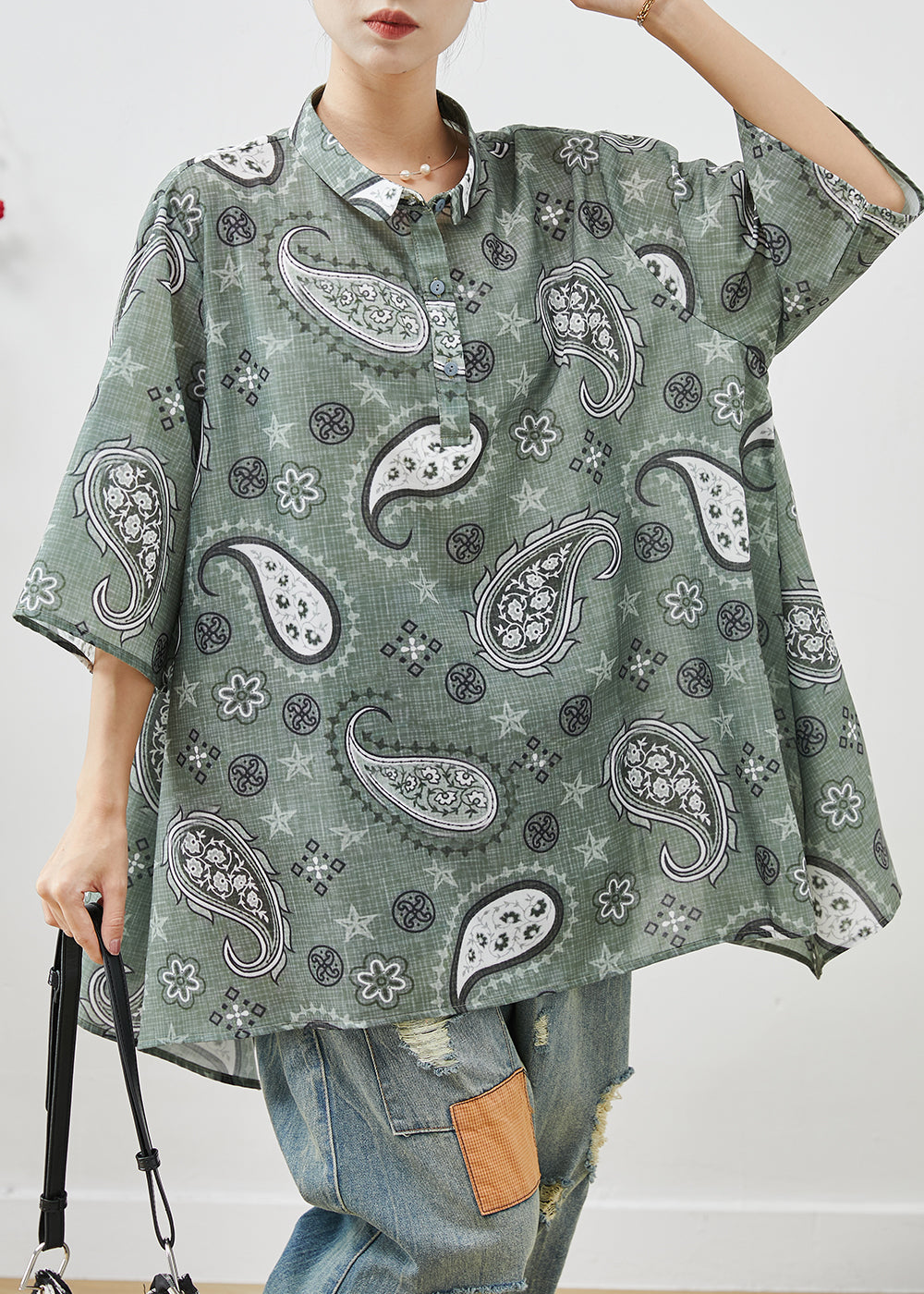 Classic Vintage Shirt with a Flattering Fit