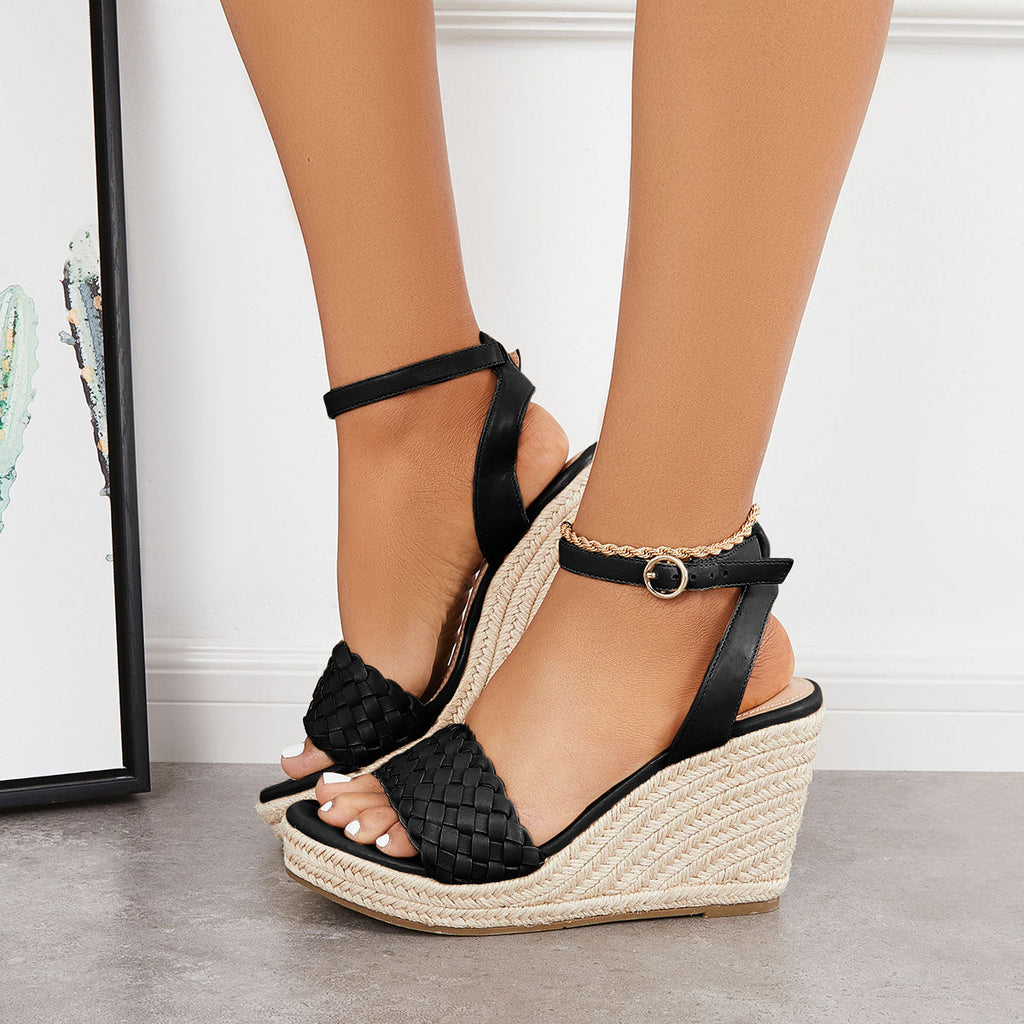 Chic Orthopedic Sandals with Unique Design
