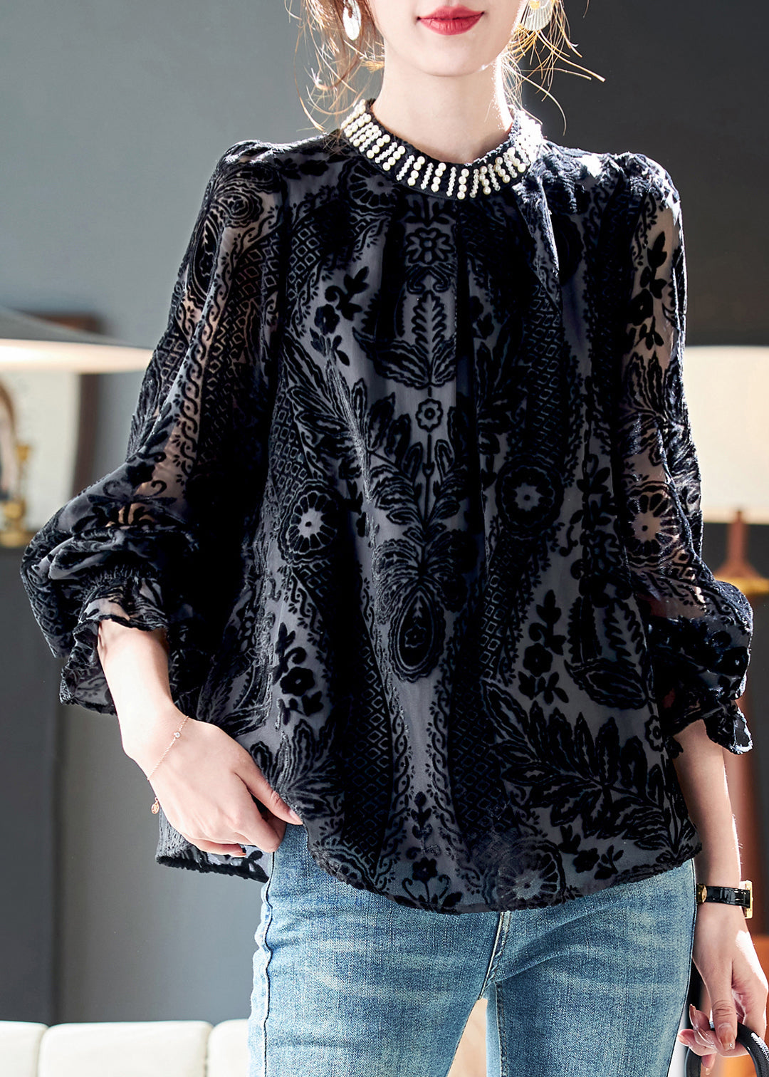 Well Tailored Top with a Graceful Silhouette