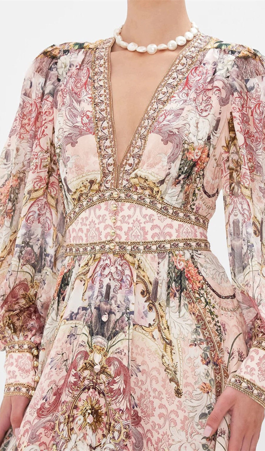 Well Tailored Dress with a Graceful Silhouette