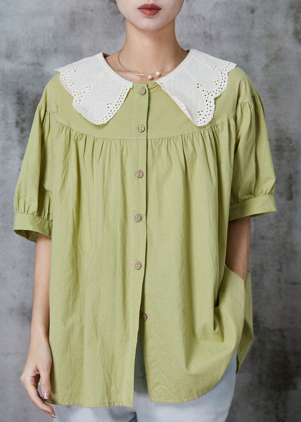 Well Tailored Blouse with a Graceful Silhouette