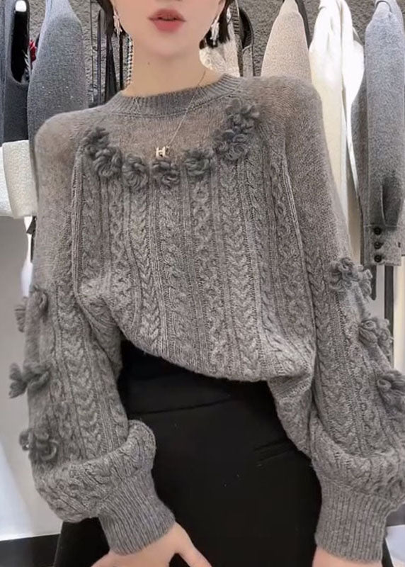 Well Tailored Sweater with a Graceful Silhouette