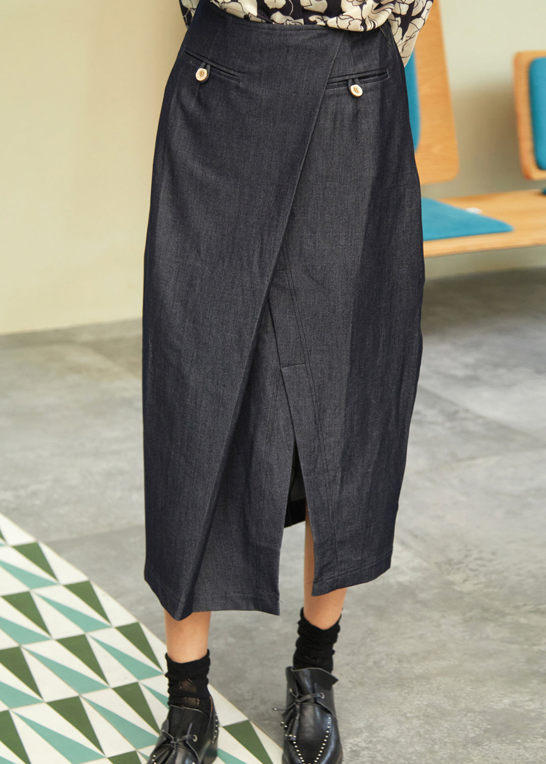 Well Tailored Garment with a Graceful Silhouette