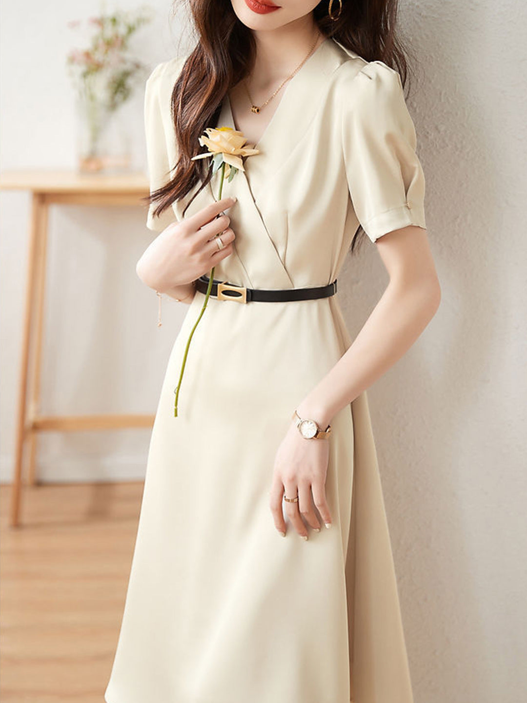 Effortlessly Elegant Dress with a Timeless Design