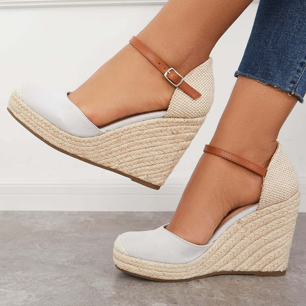 Chic Orthopedic Sandals with Unique Design