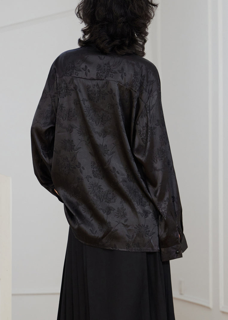 Sophisticated Blouse with a Clean Classic Look