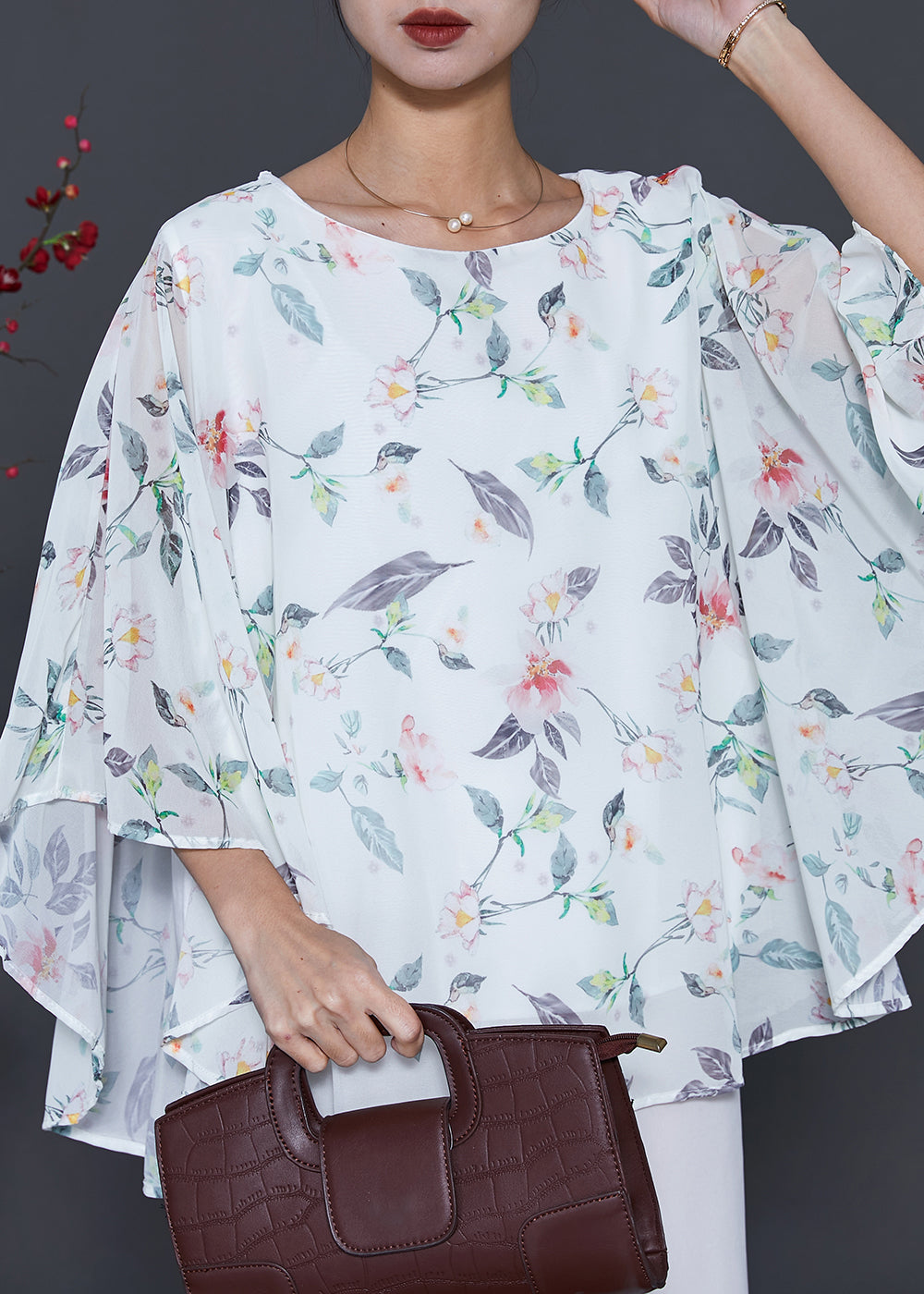 Well Tailored Top with a Graceful Silhouette