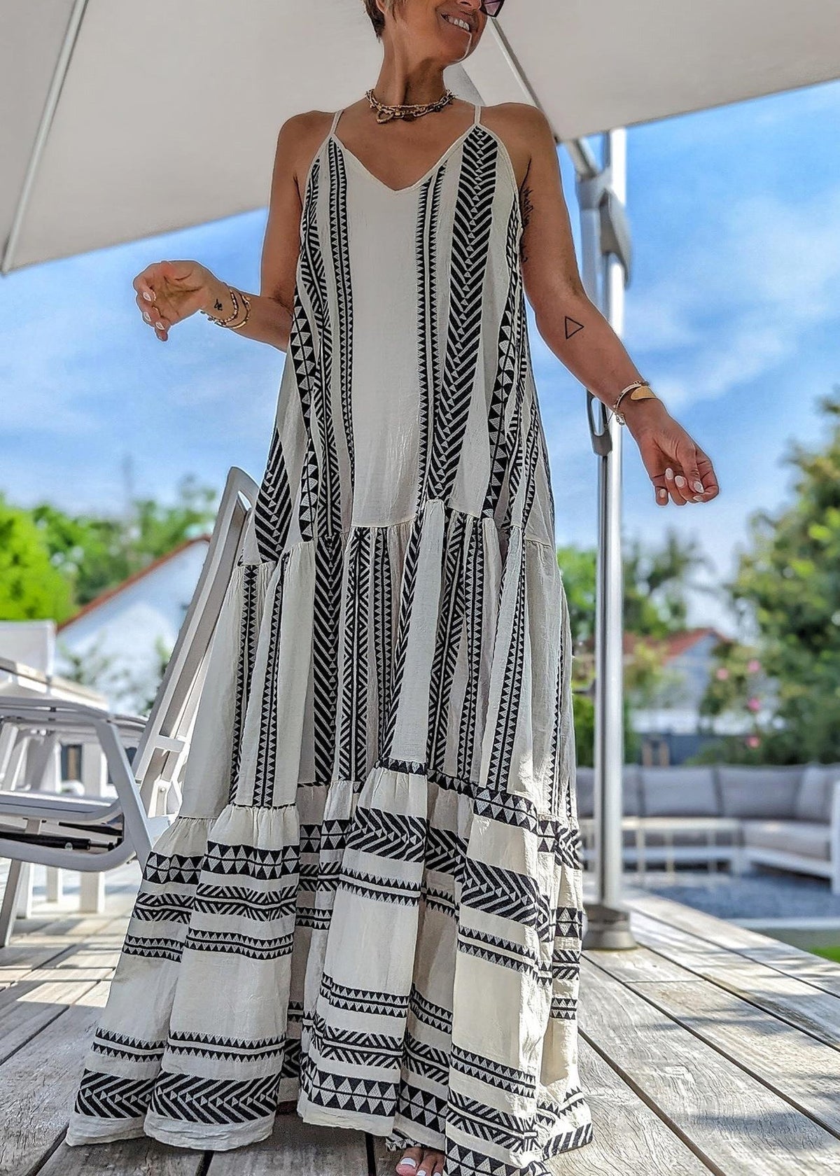 Effortlessly Elegant Dress with a Timeless Design