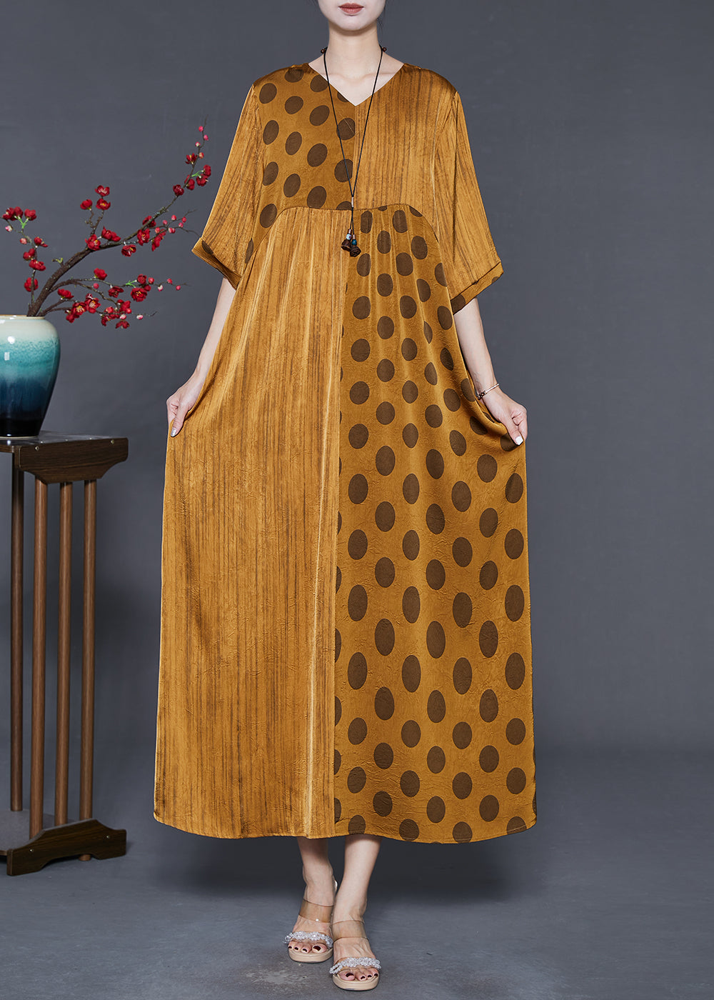 Effortlessly Elegant Dress with a Timeless Design