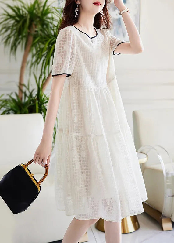 Effortlessly Elegant Dress with a Timeless Design
