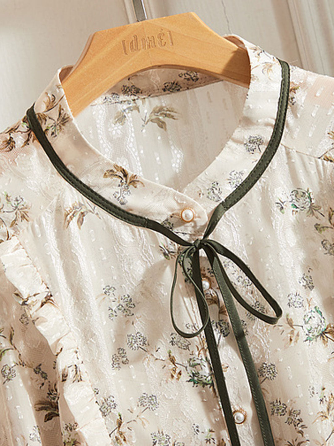 Elegantly Styled Blouse for Everyday Wear