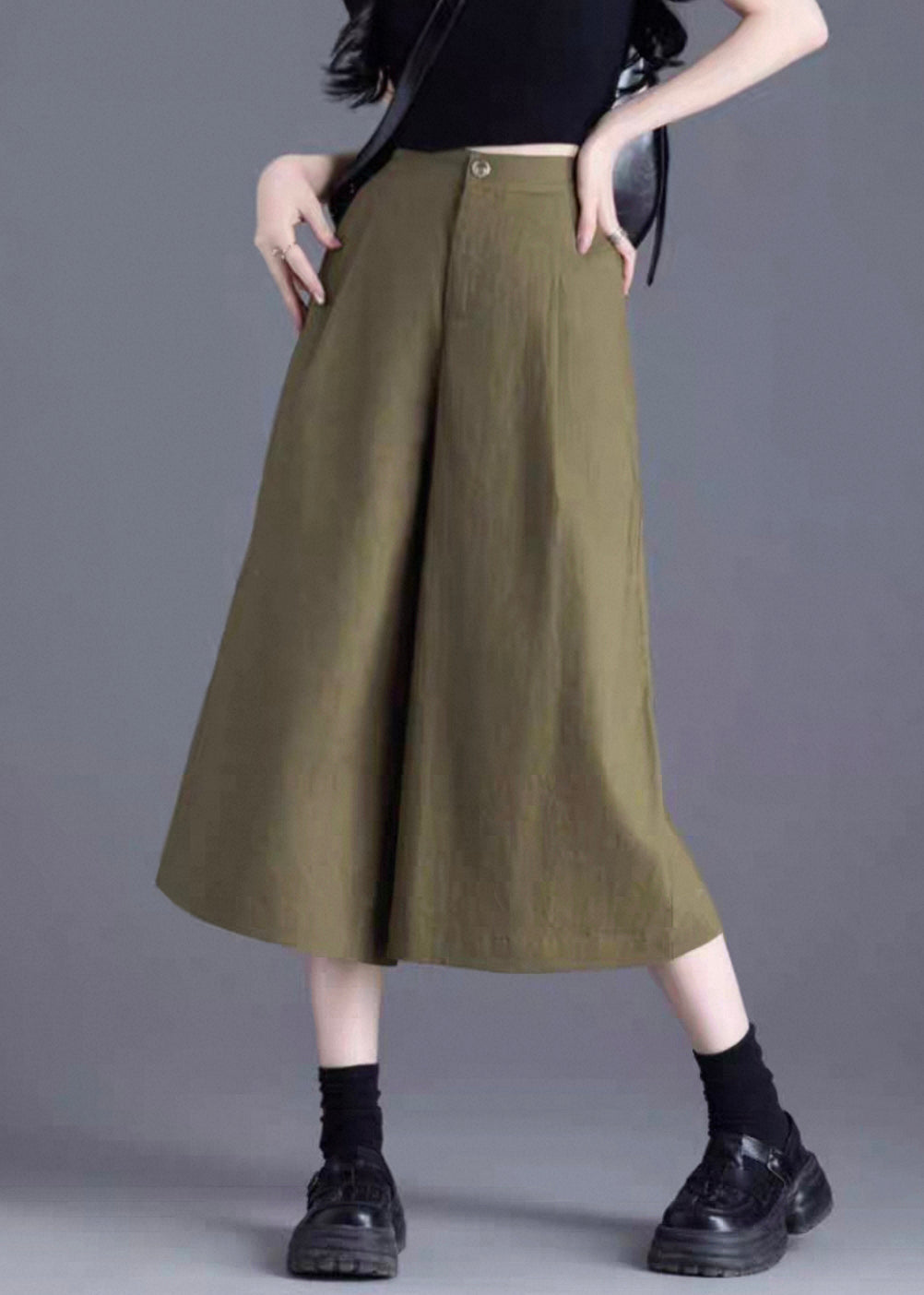 Effortlessly Elegant Pants with a Timeless Design