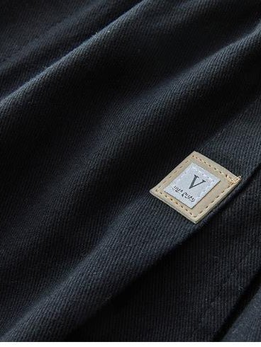 Effortlessly Elegant Pants with a Timeless Design
