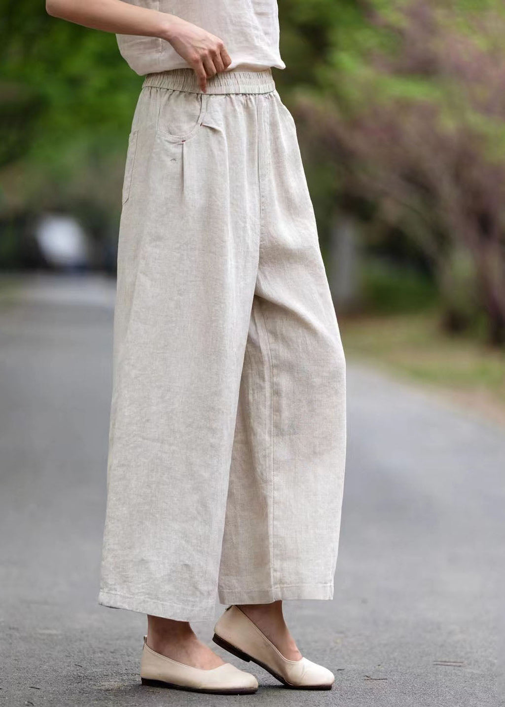 Effortlessly Elegant Pants with a Timeless Design