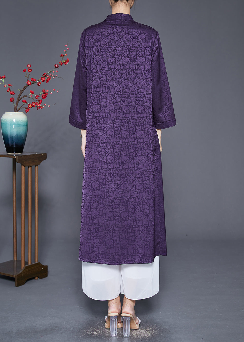 Well Tailored Coat with a Graceful Silhouette