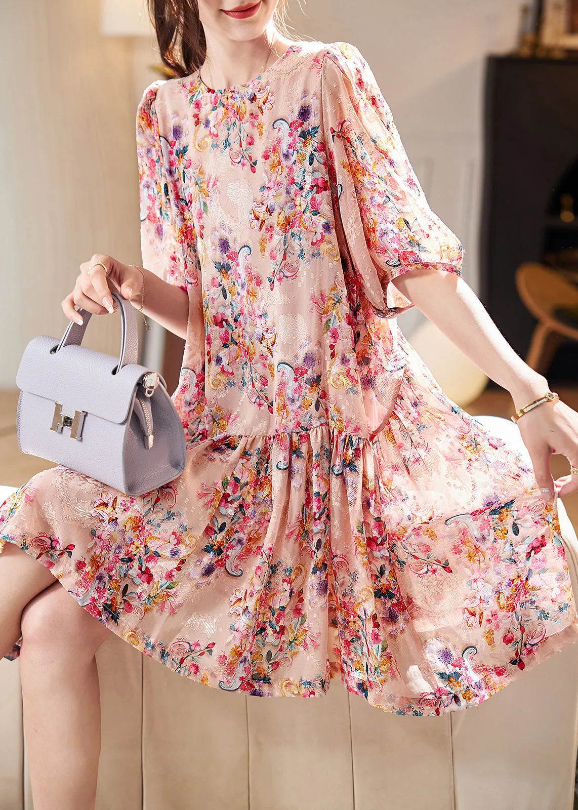 Effortlessly Elegant Dress with a Timeless Design