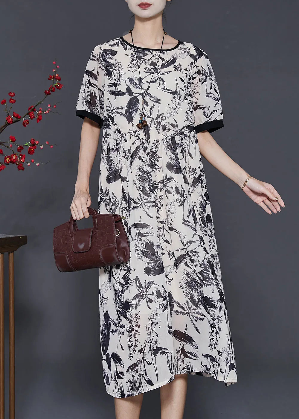 Well Tailored Dress with a Graceful Silhouette