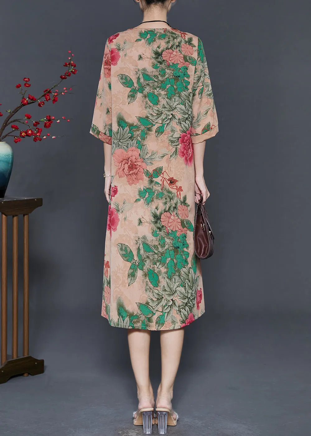 Beautifully Finished Dress in a Timeless Design