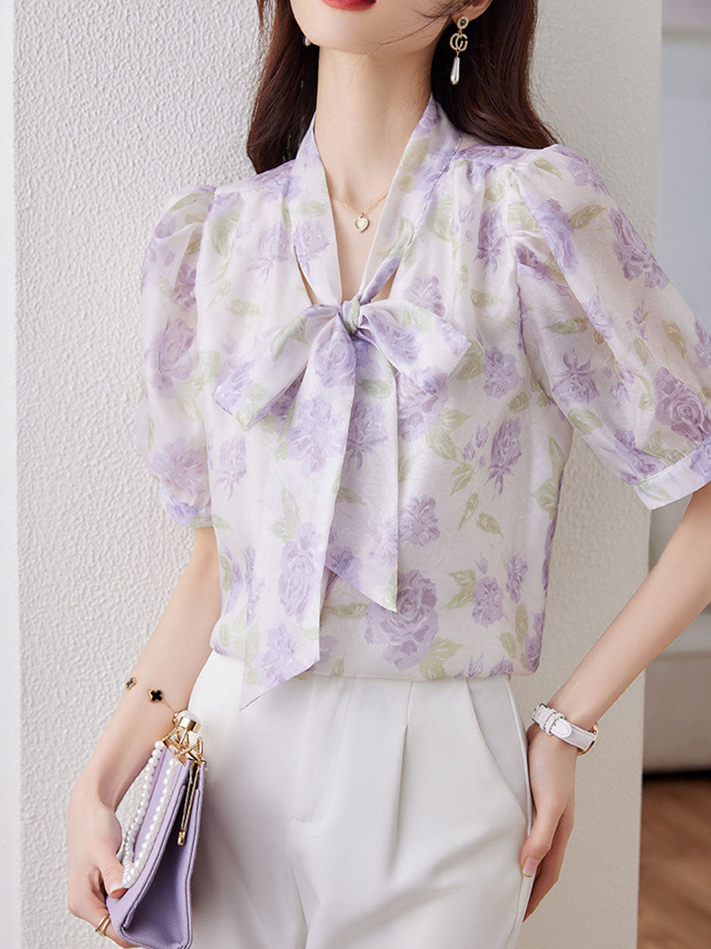Well Tailored Top with a Graceful Silhouette