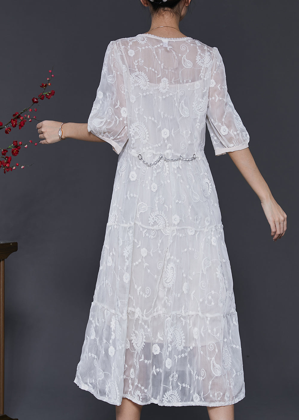 Well Tailored Dress with a Graceful Silhouette