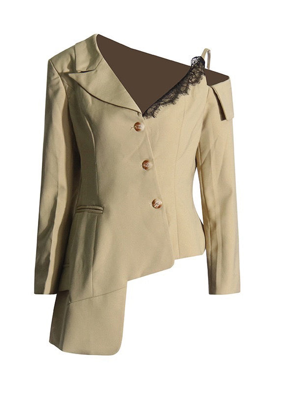 Well Tailored Coat with a Graceful Silhouette