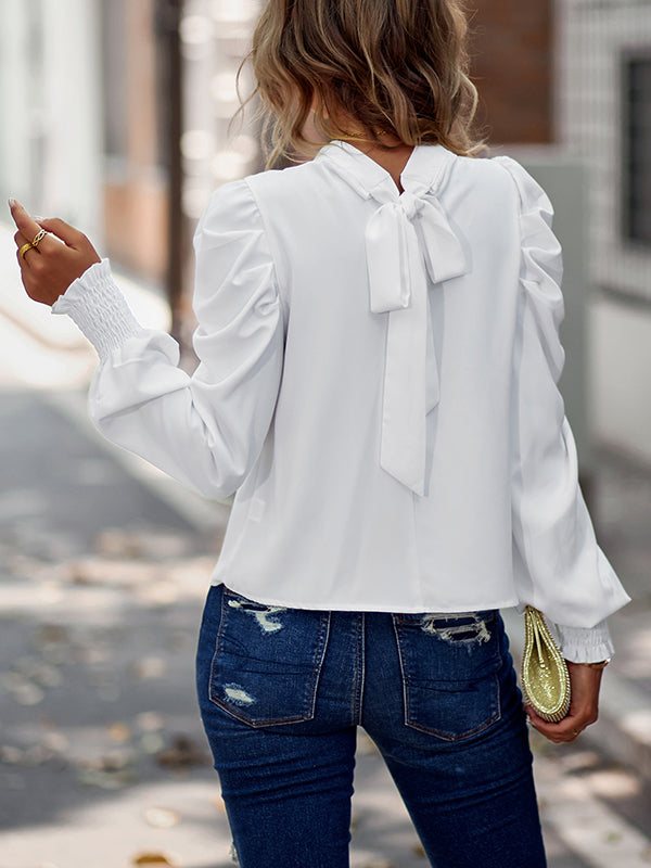 Well Tailored Blouse with a Graceful Silhouette