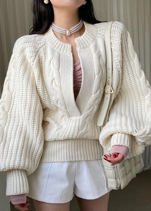 Well Tailored Sweater with a Graceful Silhouette