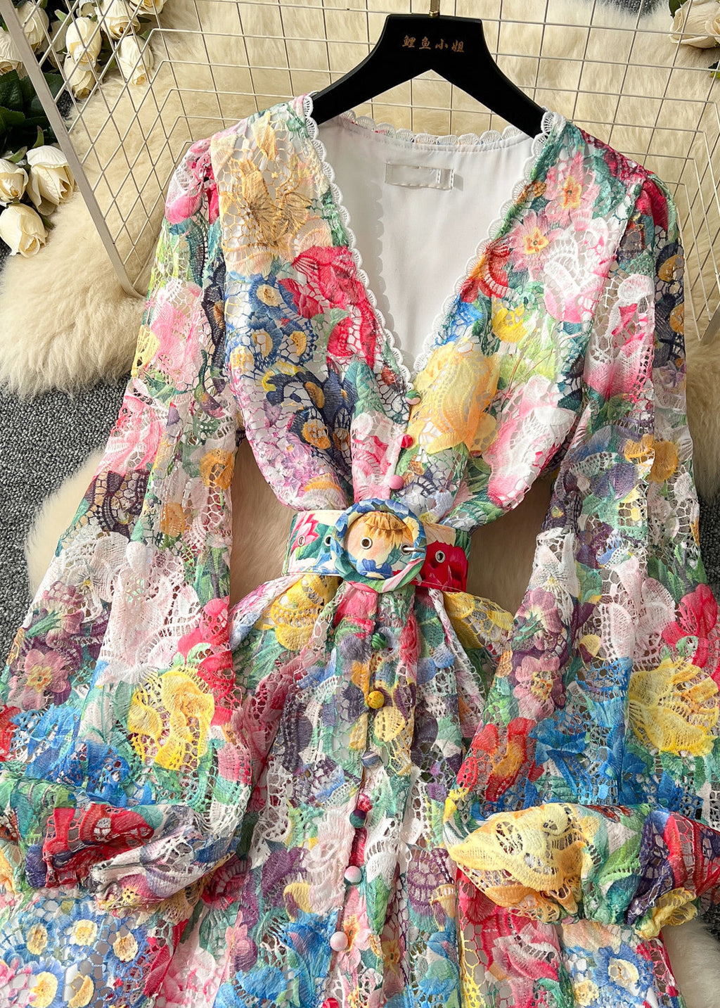 Effortlessly Elegant Dress with a Timeless Design