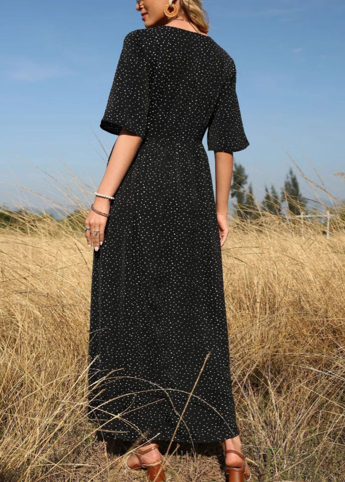 Effortlessly Elegant Dress with a Timeless Design