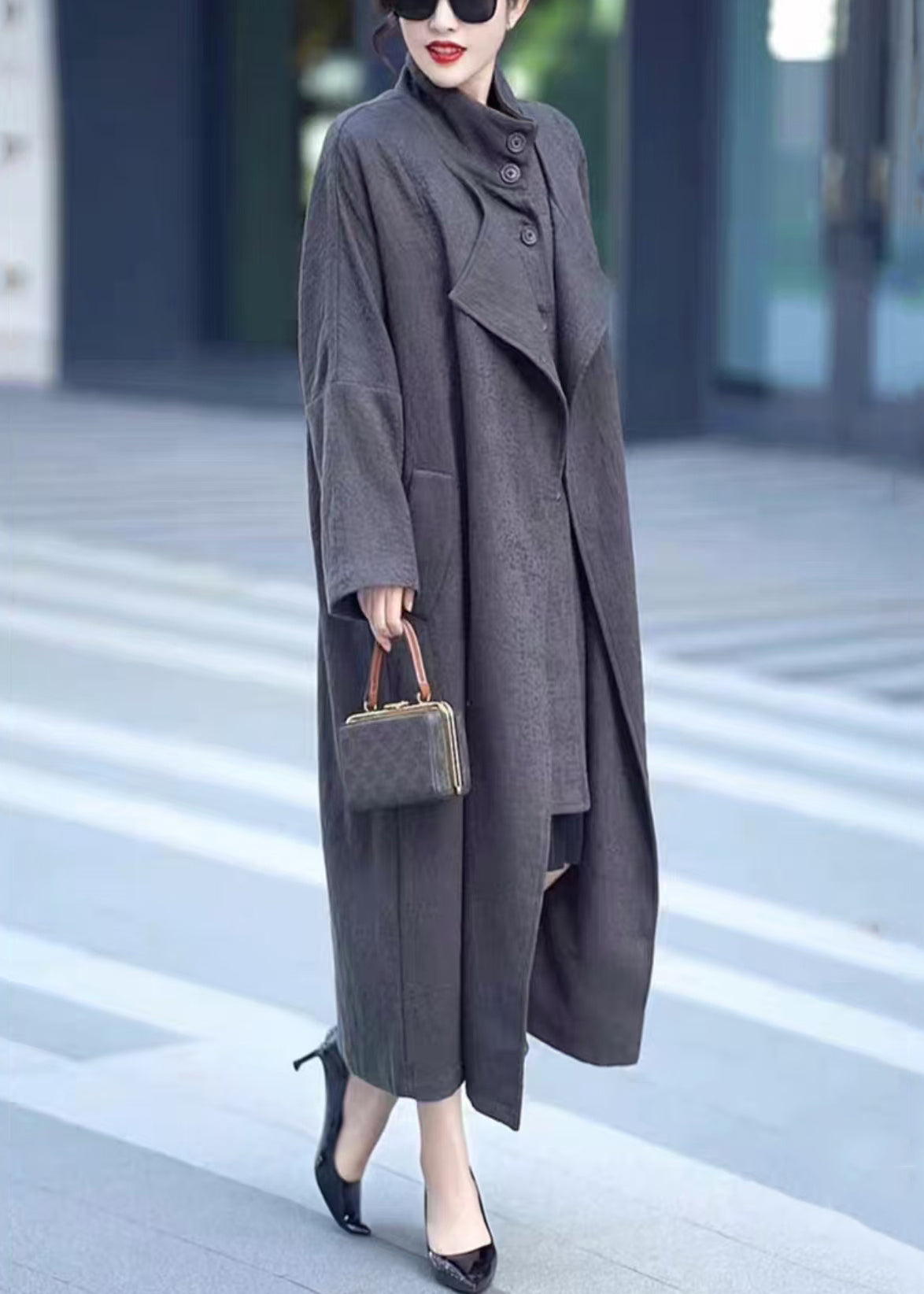 Well Tailored Coat with a Graceful Silhouette