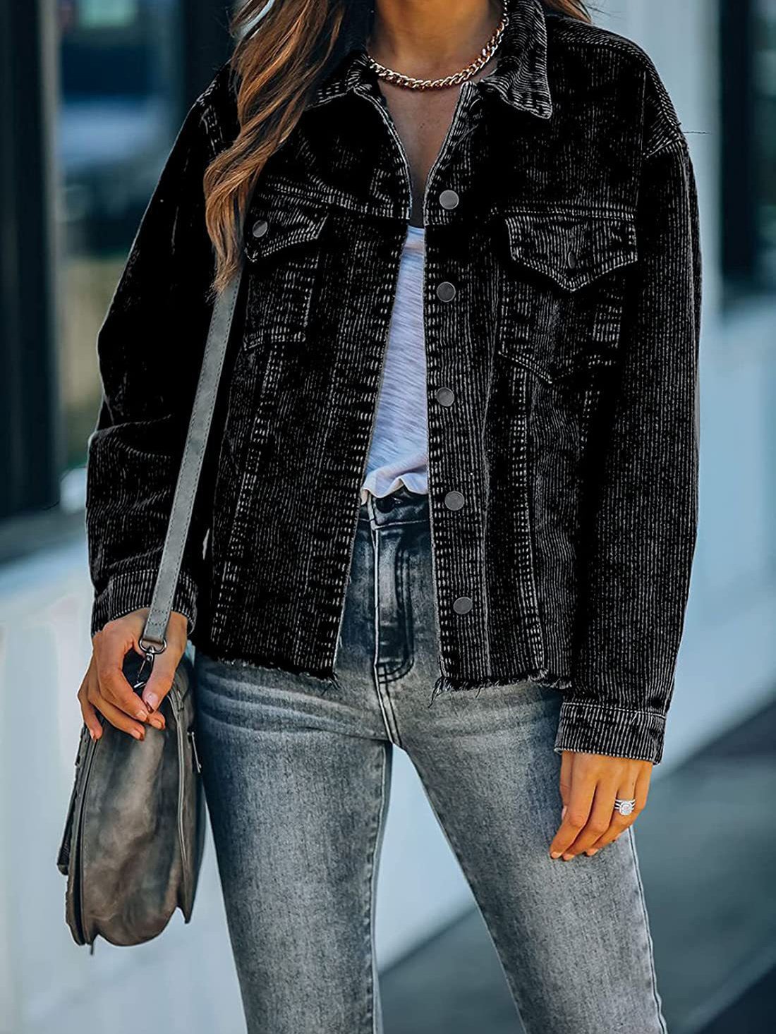 Effortlessly Elegant Jacket with a Timeless Design