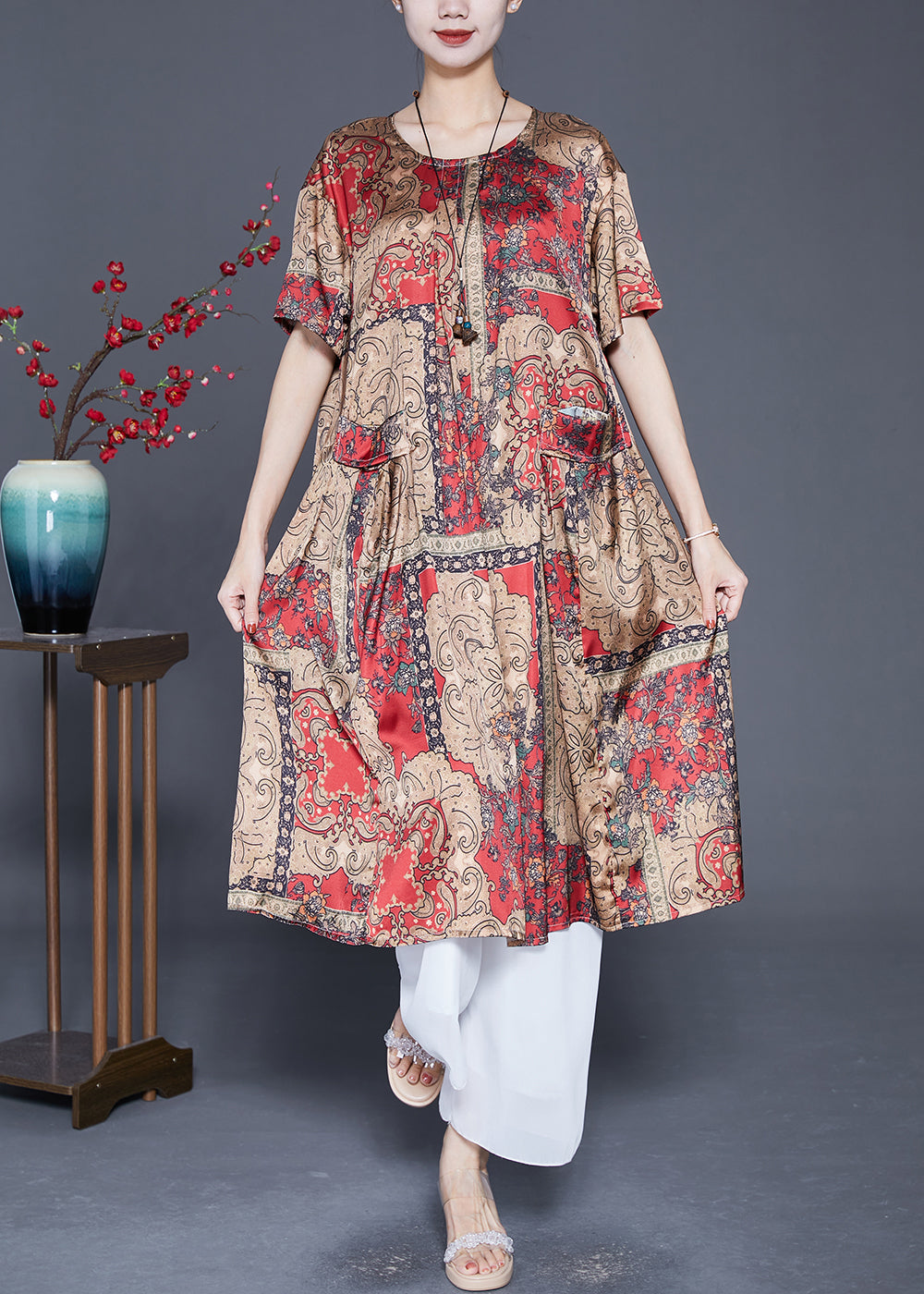Well Tailored Dress with a Graceful Silhouette