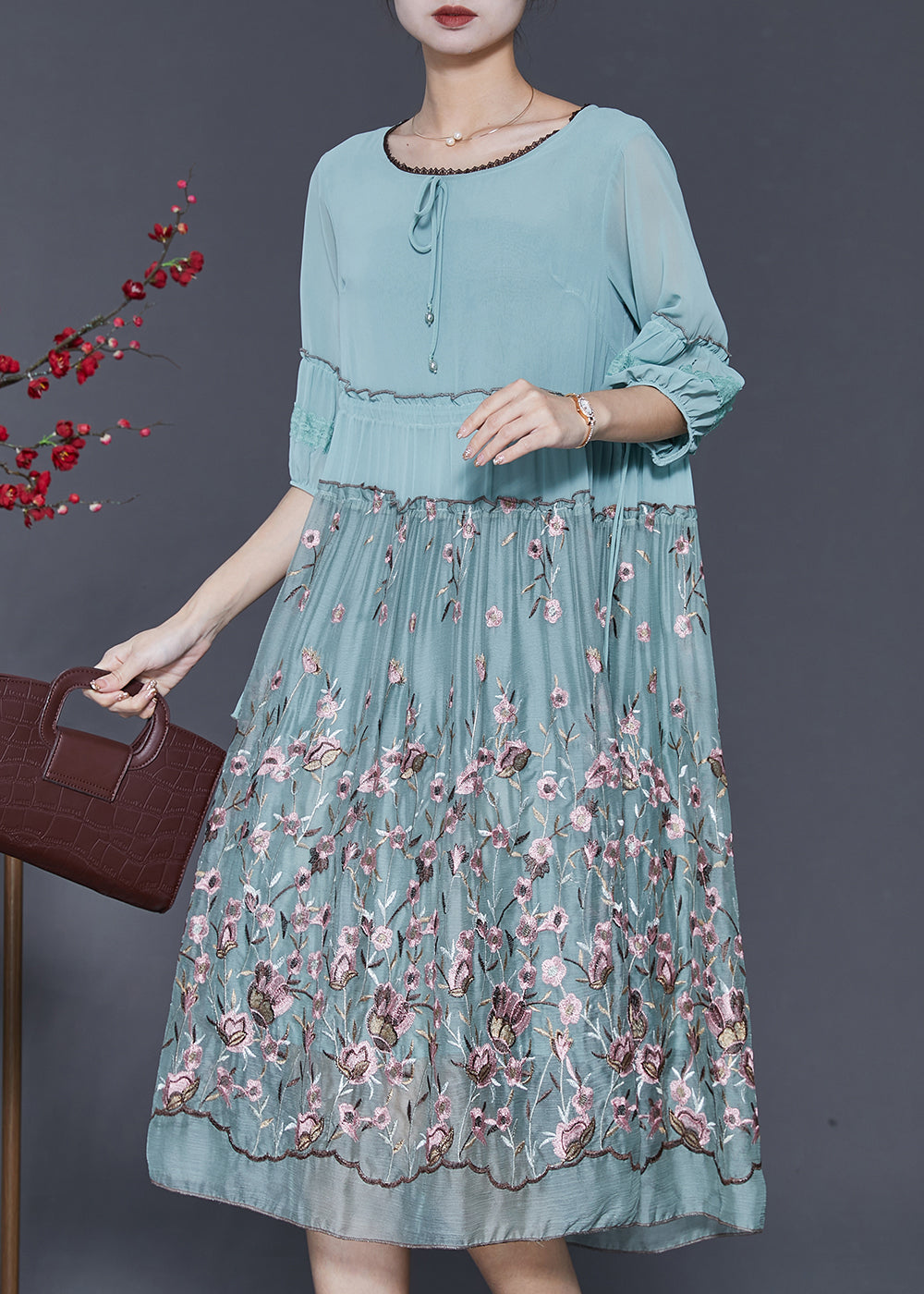 Beautifully Finished Dress in a Timeless Design