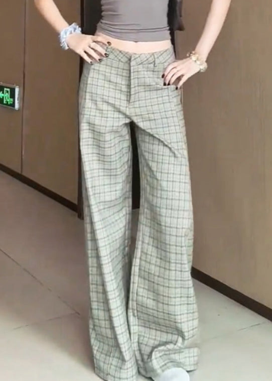 Effortlessly Elegant Pants with a Timeless Design