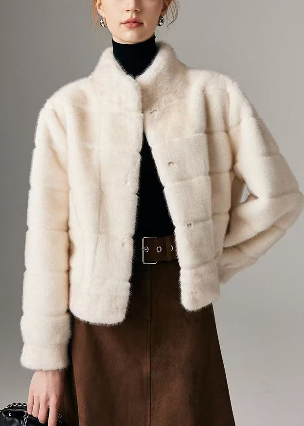 Well Tailored Coat with a Graceful Silhouette