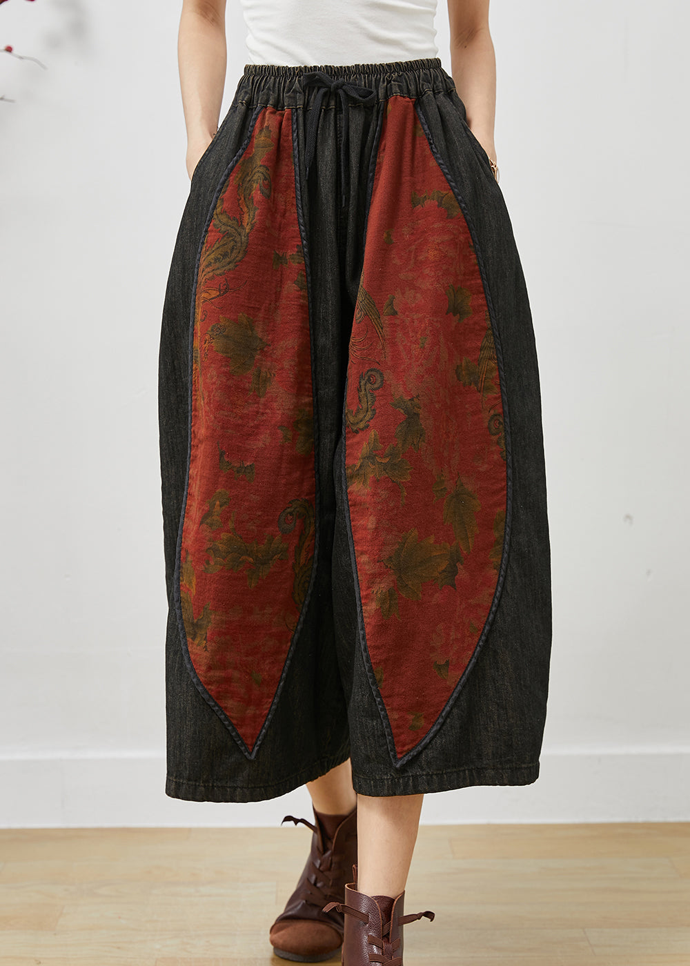 Effortlessly Elegant Pants with a Timeless Design