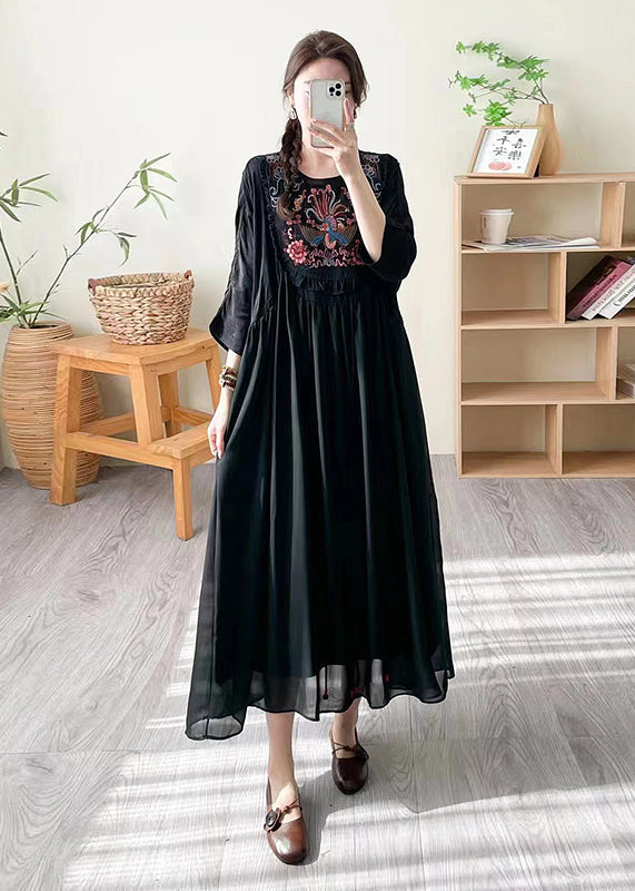 Beautifully Finished Dress in a Timeless Design