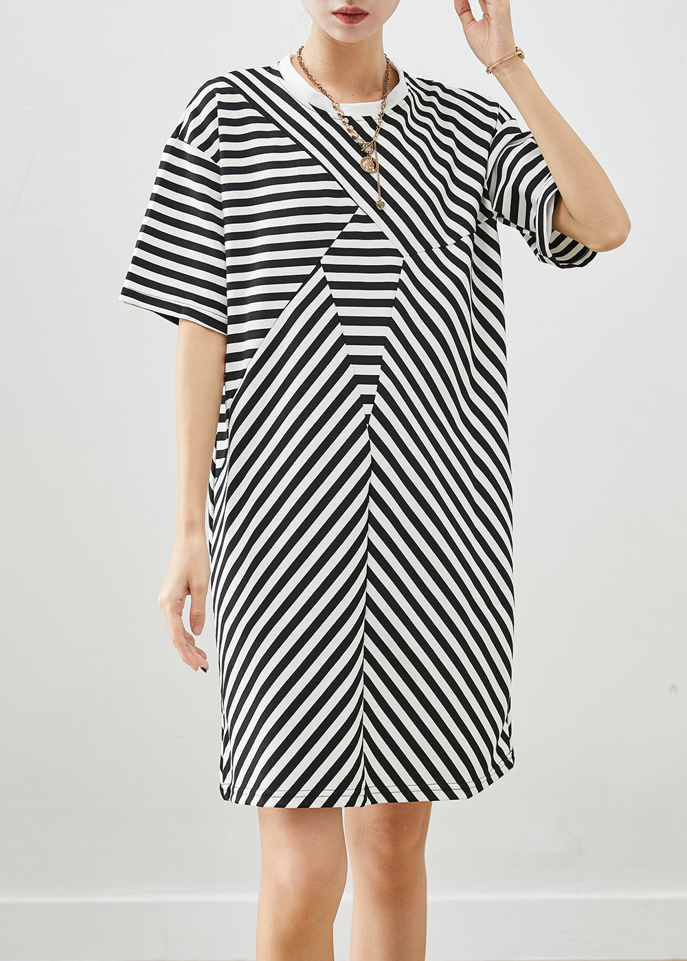 Beautifully Finished Dress in a Timeless Design