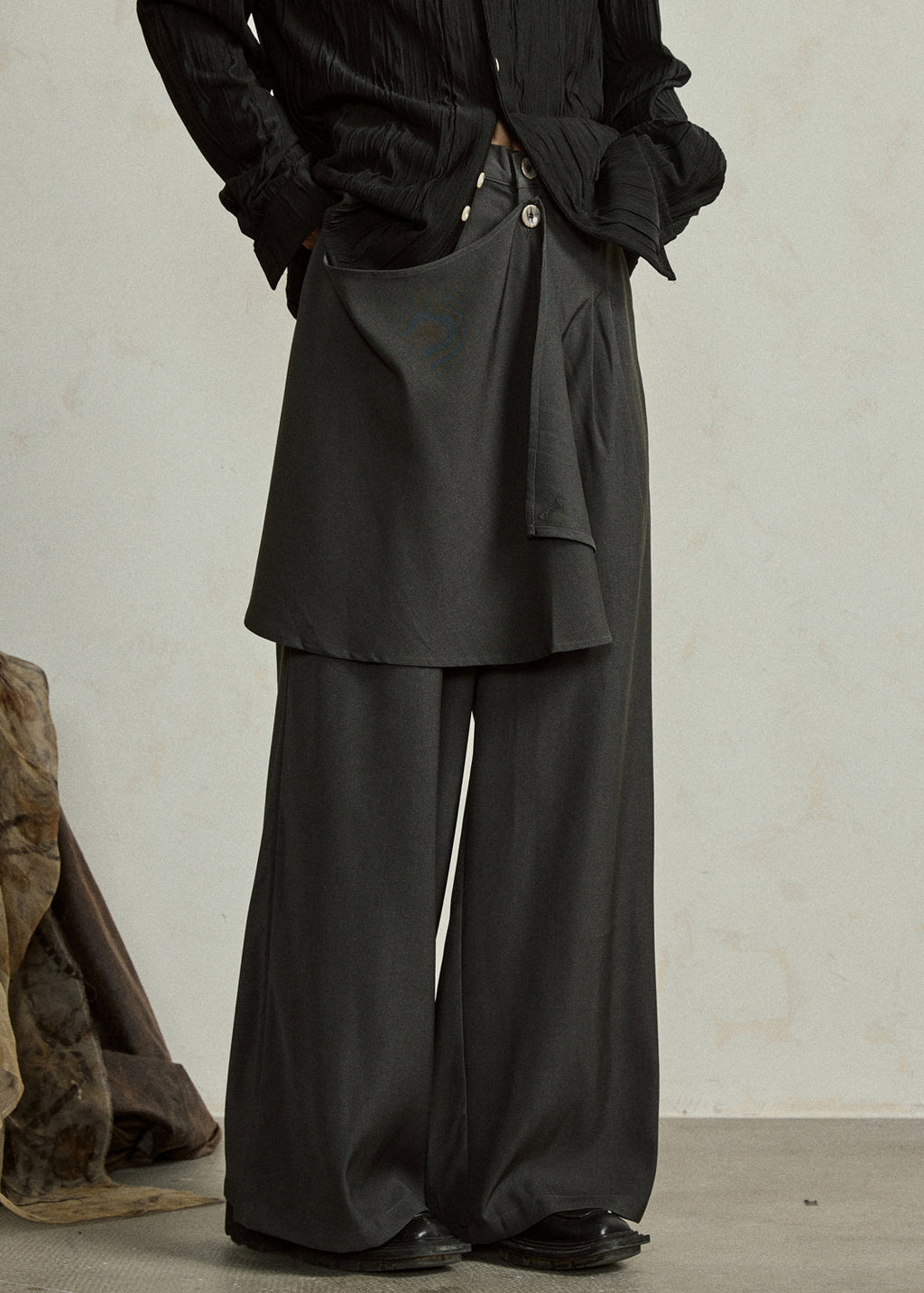 Well Tailored Pants with a Graceful Silhouette