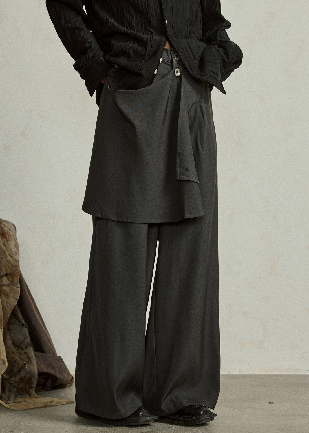Well Tailored Pants with a Graceful Silhouette