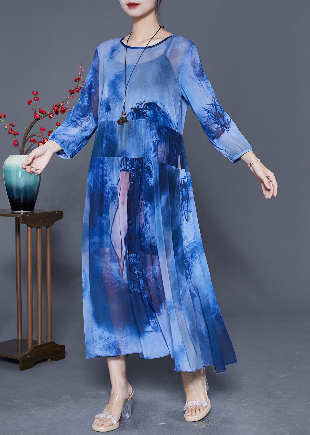 Effortlessly Elegant Dress with a Timeless Design