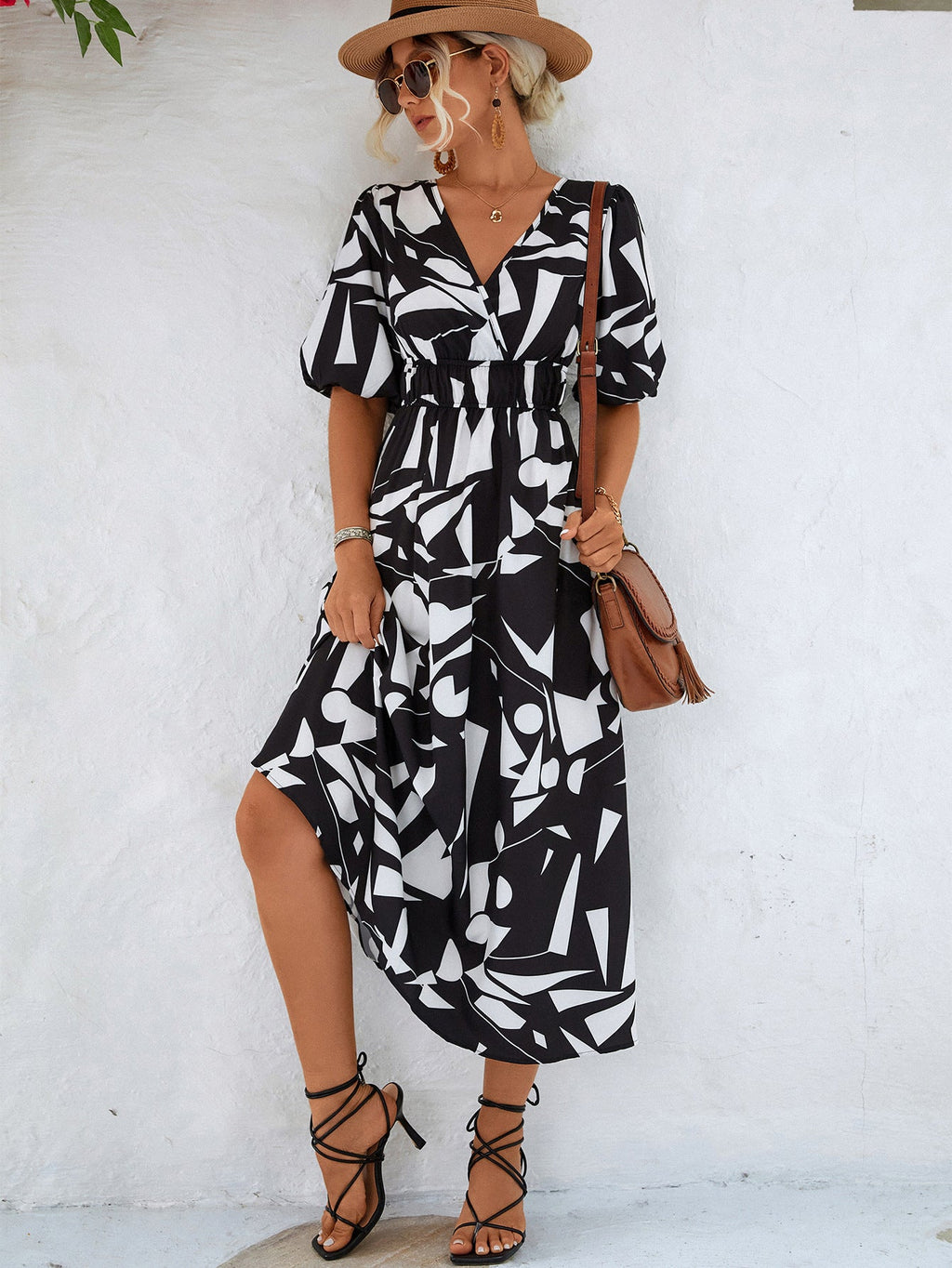 Well Tailored Dress with a Graceful Silhouette