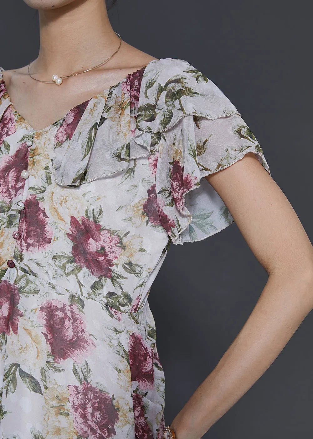 Well Tailored Dress with a Graceful Silhouette