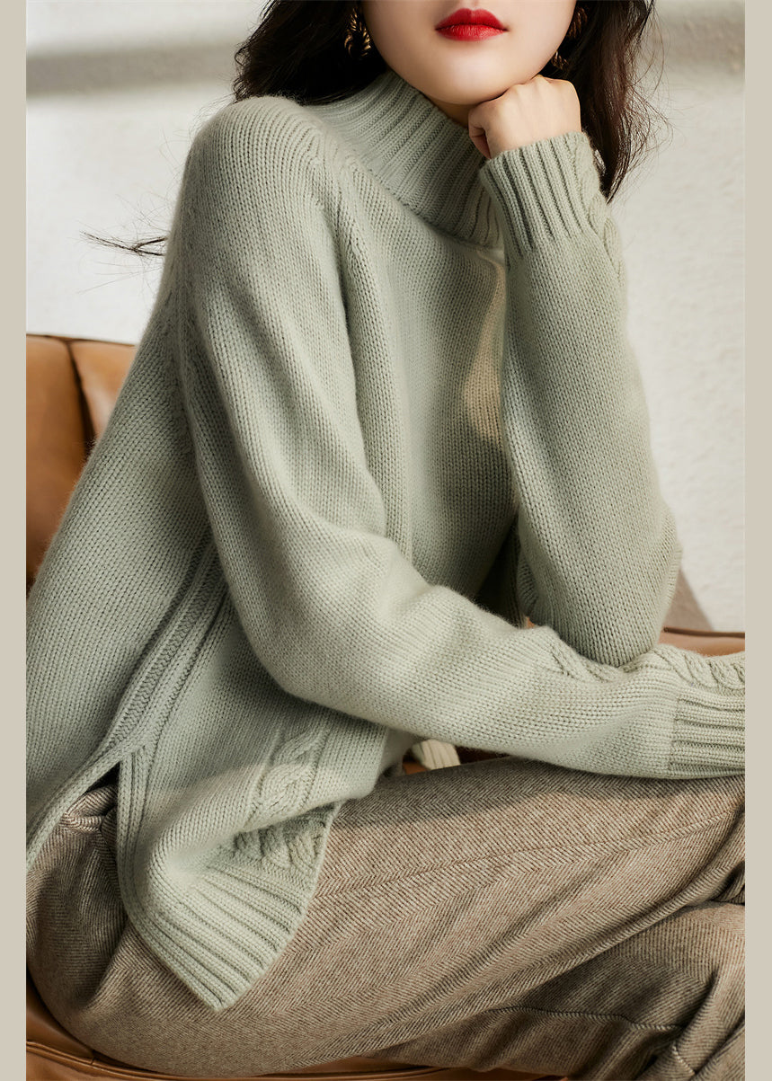 Effortlessly Elegant Sweater with a Timeless Design