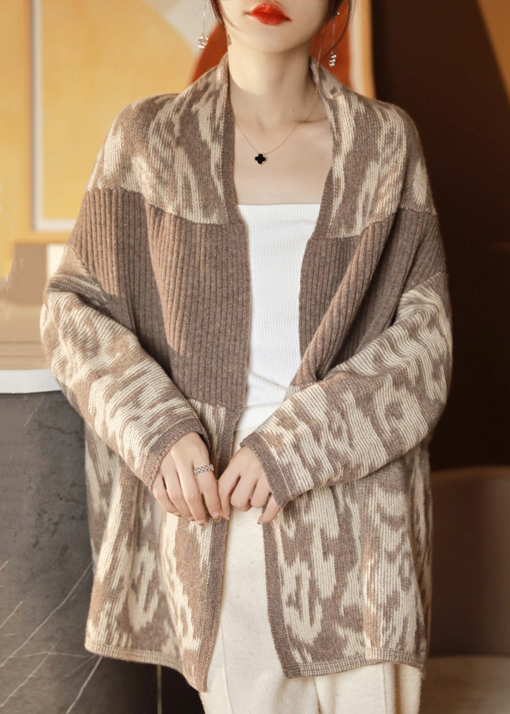 Well Tailored Cardigan with a Graceful Silhouette