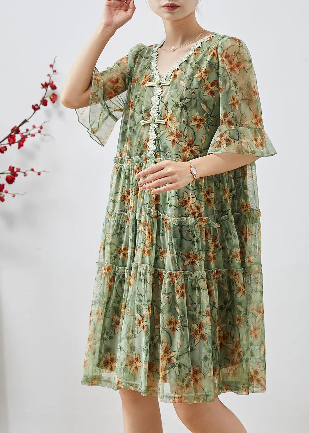 Beautifully Finished Dress in a Timeless Design