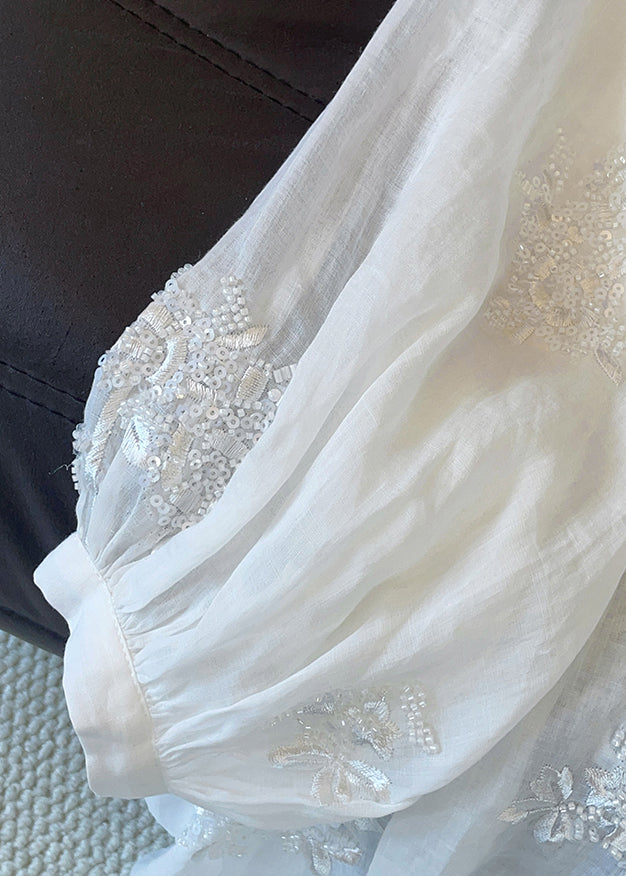 Well Tailored Blouse with a Graceful Silhouette