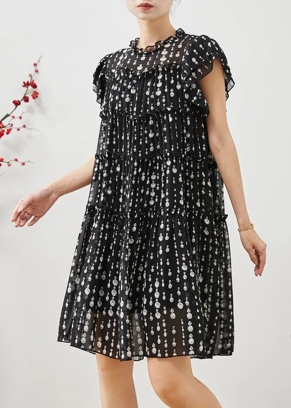 Effortlessly Elegant Dress with a Timeless Design